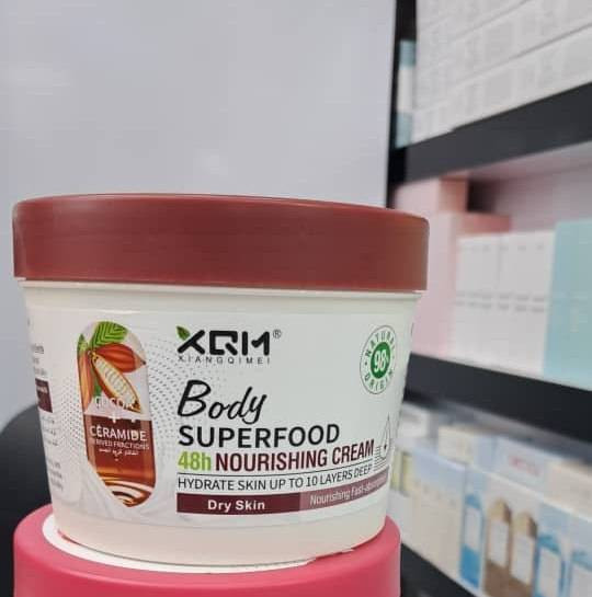 کرم مغذی بدن ژیانوگیمی (XQM) مدل Body Superfood حاوی عصاره کاکائو و سرامید