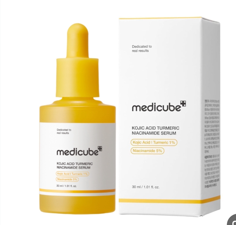 سرم کوجیک اسید، زردچوبه و نیاسینامید مدی‌کیوب (اورجینال)(Medicube Kojic Acid Turmeric Niacinamide Serum)