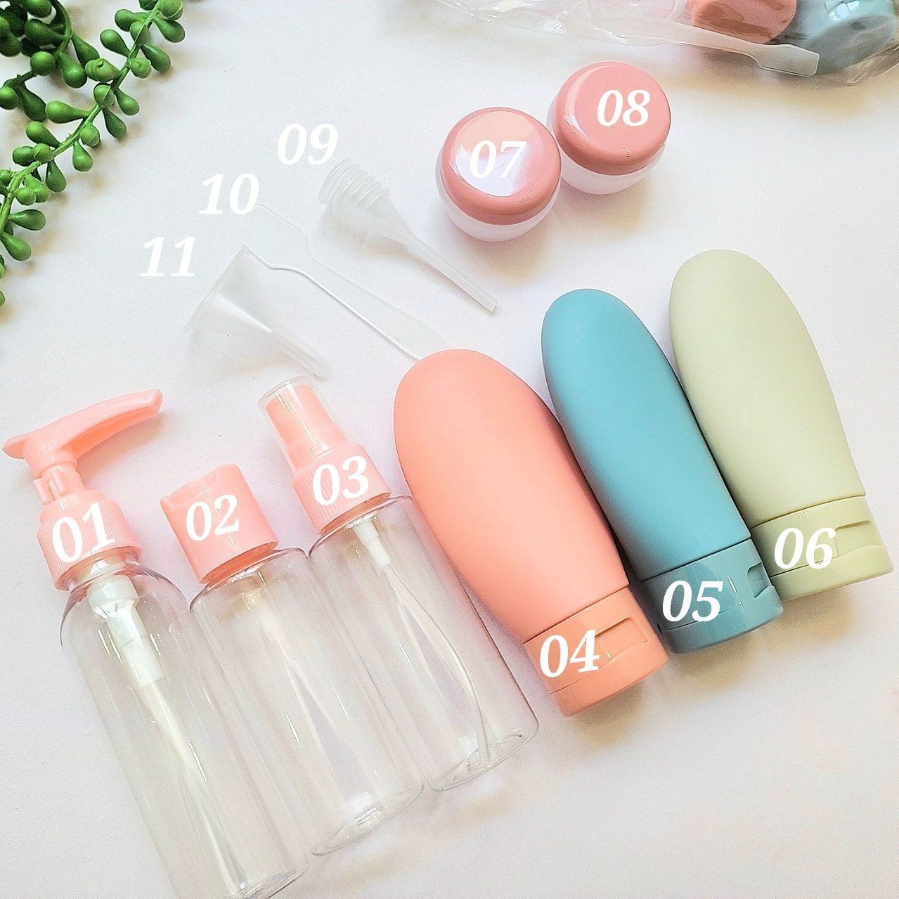 ست ظروف و بطری‌های مسافرتی پاستلی چندکاره همراه با کیف شفاف زیپ‌دار (Travel Bottles Set