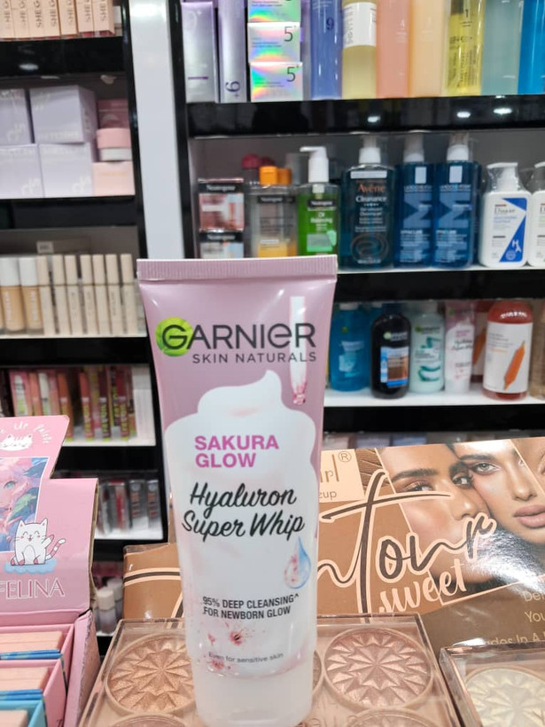 فوم شستشوی صورت گارنیه مدل Sakura Glow Hyaluron Super Whip