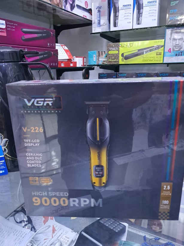ماشین اصلاح و خطزن حرفهای وی جی آر (VGR) مدل V-226 - موتور سوپر توربو ۹۰۰۰ دور - تیغه سرامیکی و DLC(اورجینال)