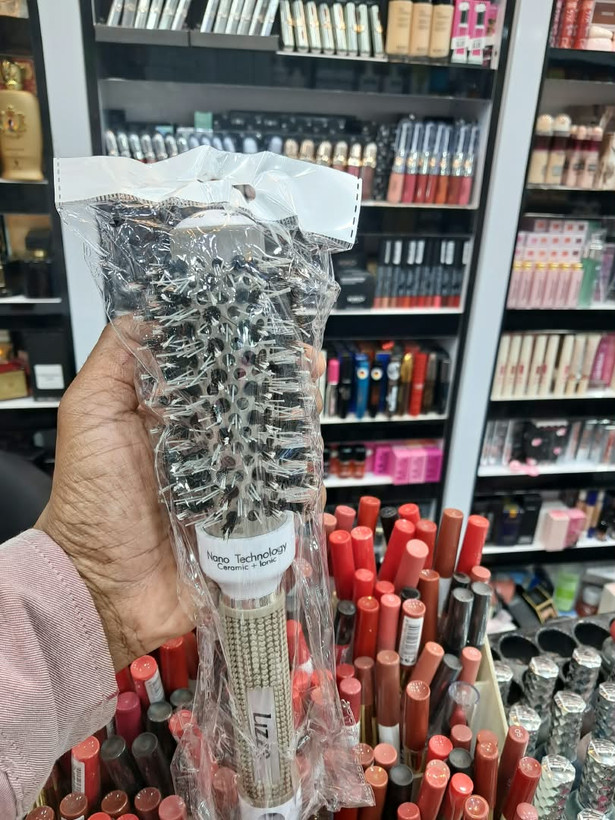 برس حرارتی رنگ مو و حالتدهنده برند LIZ با تکنولوژی نانو سرامیک و یونی، رنگ خرمایی قهوهای سایز ۲۵
