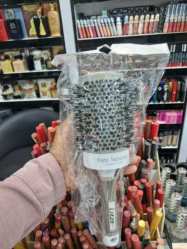برس حرارتی رنگ مو و حالتدهنده برند LIZ با تکنولوژی نانو سرامیک و یونی، رنگ خرمایی قهوهای سایز ۲۵