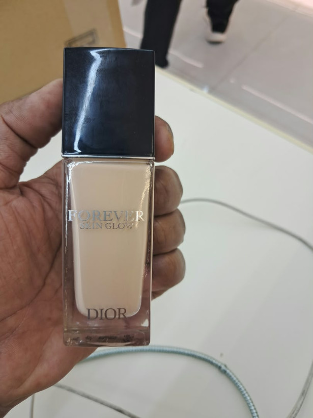کرمپودر دیور مدل Forever Skin Glow با پوشش درخشان و محافظ SPF 20 زنانه حجم 30 میلیلیتر(های کپی)کیفیت عالی