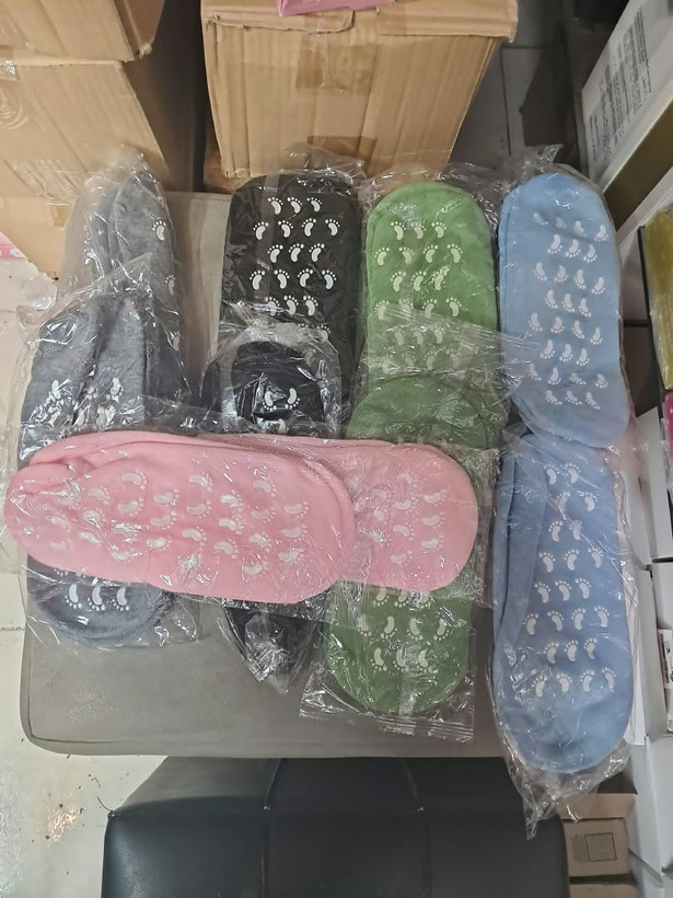 جوراب سیلیکونی ضد ترک پا spa gel socks فری سایز
